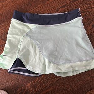 Nike tennis / pickle skirt in mint with biker shorts under never worn -m/ slim